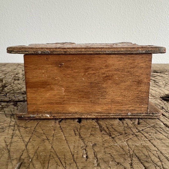 Vintage Hen Laying Eggs Wood Carved Napkin Holder Farmhouse Country Cottage - Picture 4 of 6